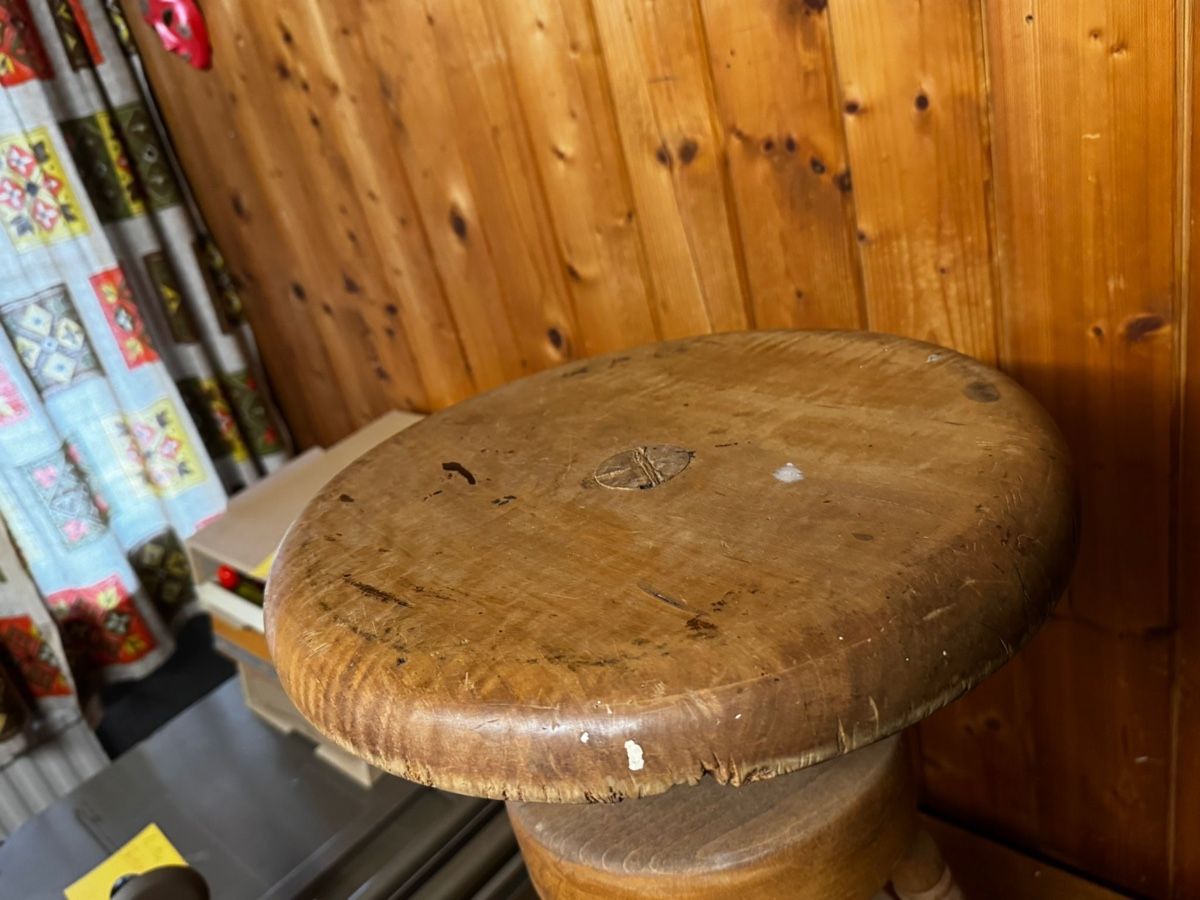 Sgabelli: Antiker Drehhocker – Usato da Egg b. Zürich venduto da Brocki_Insel_Egg 2