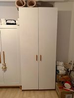 GRATIS - Grosser Kleiderschrank zum abholen.