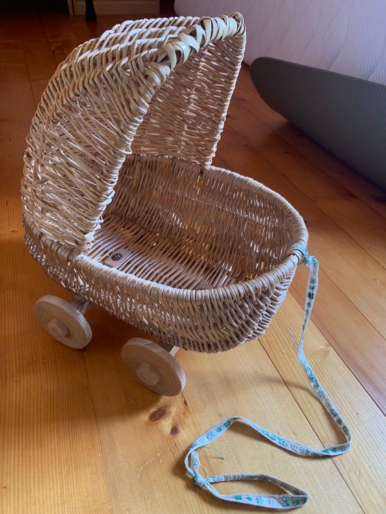 Puppenwagen Weide Korbwagen (Gebraucht) in Dttlikon fr CHF 20  nur  Abholung auf Ricardo kaufen