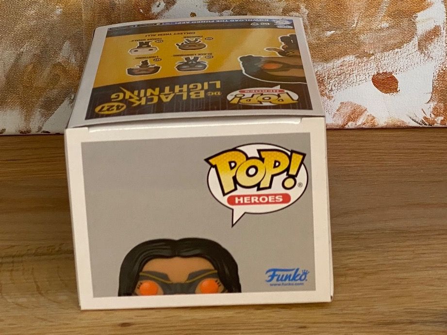 Funko Statuette: Funko Pop - Lightning #427 - Black Lightning – Nuovo e nell'imballaggio originale da Oensingen venduto da CSCollectors 4