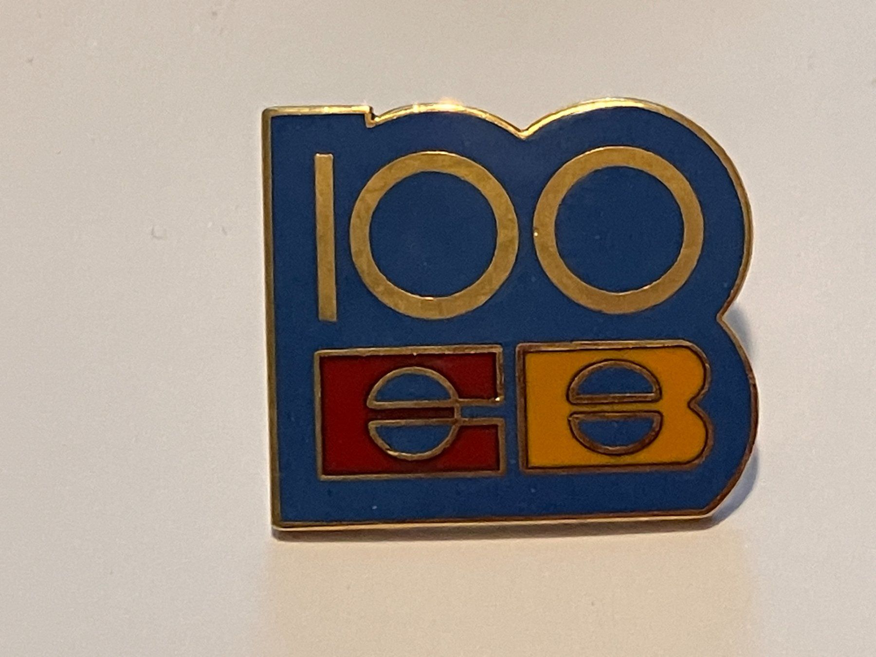 Placchette & Badge: 1 Pin EB 100 – Usato da Basel venduto da djwwpp