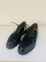 Elegante Lackleder-Schnürschuhe mit feinem Karo-Muster
