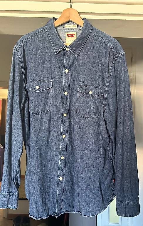 Hemden: Levi's Jeanshemd, dunkelblau, Grösse XL – Gebraucht aus Biel/Bienne von ste_8vdy