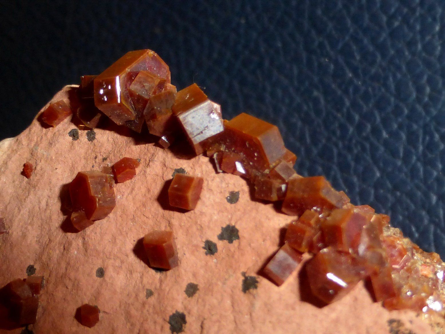 Mineralien & Heilsteine: TOP !       Vanadinitstufe mit herrlichen Kristallen – Neu (gemäss Beschreibung) aus Weidling von natebutz 1