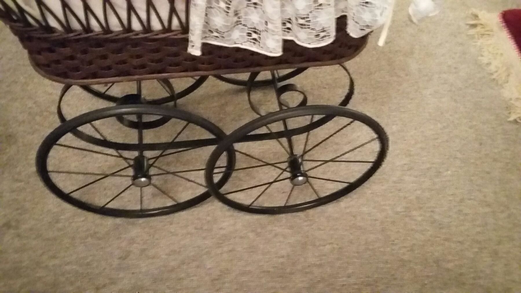 Kinderwagen: Antik Korb baby wageli mit dantell dach – Gebraucht aus Bern von Imamrashed 3