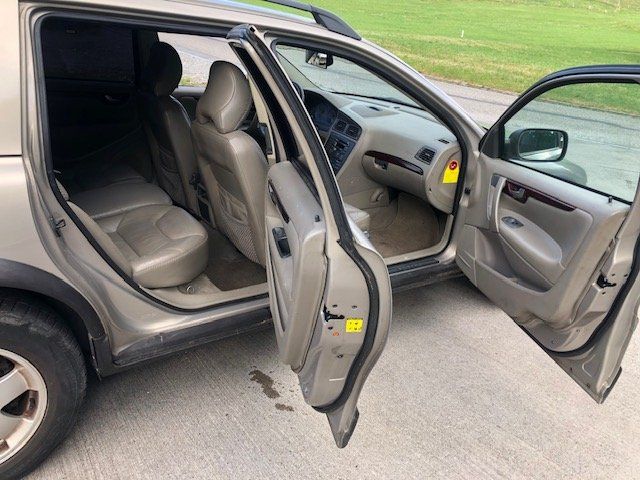 Volvo Automobili: Volvo V70 XC 2.4 T AWD – Usato da Horgen venduto da Mr.Murphy 3