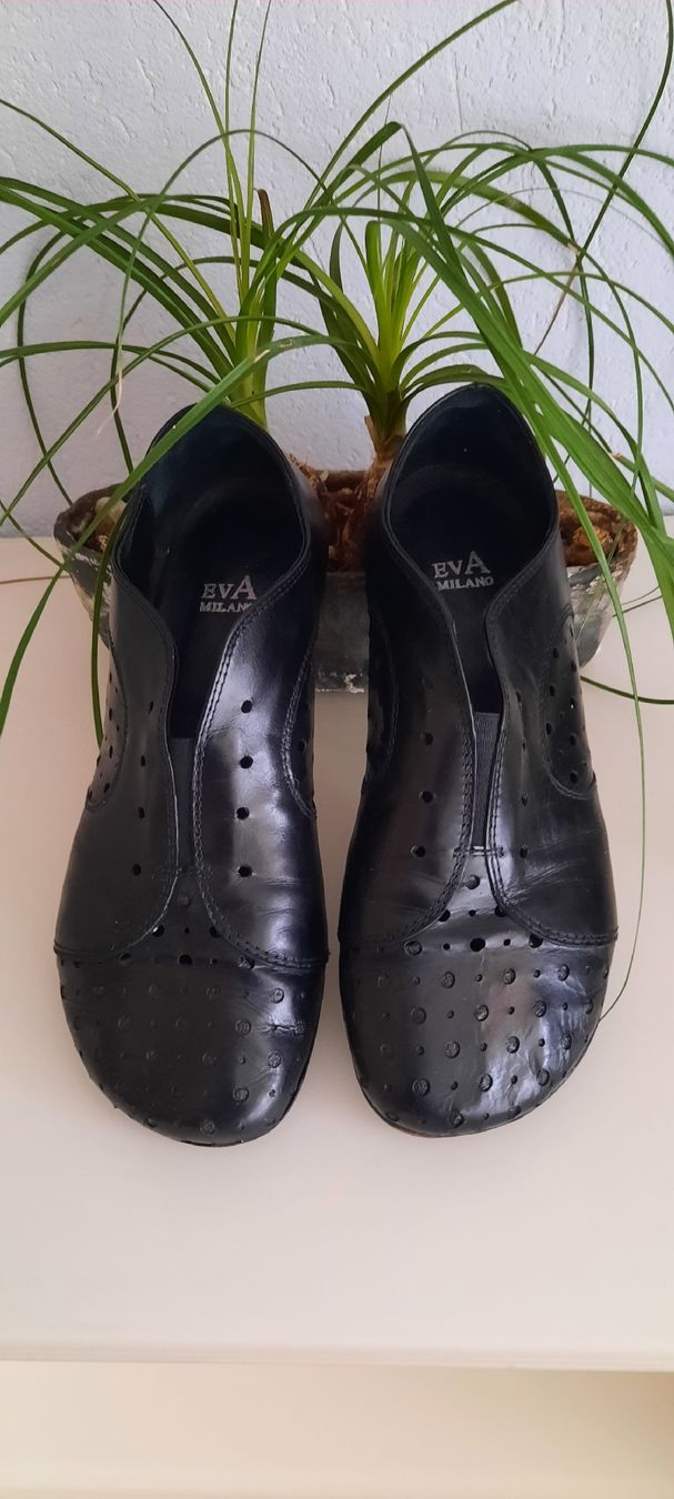 Scarpe da donna: EVA MILANO  Damenschuh Leder Grösse 39 – Usato da Turbenthal venduto da tirare 1