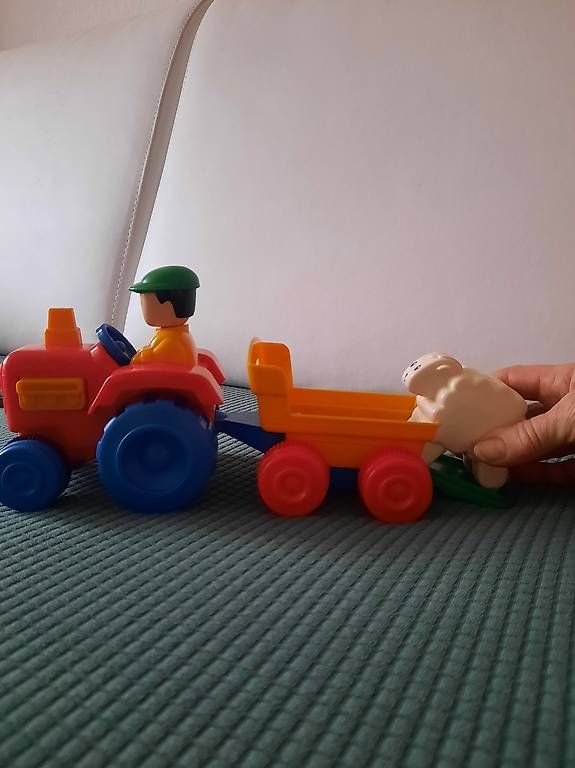 Giocattoli: Tracteur TOMY avec remorque – Usato da Martigny venduto da ivi_cbf9 1