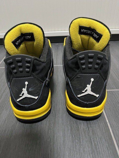 Jordan Scarpe da uomo: NIKE JORDAN RETRO 4 THUNDER in der Grösse 38.5 – Usato da Rümlang venduto da marpuc 3