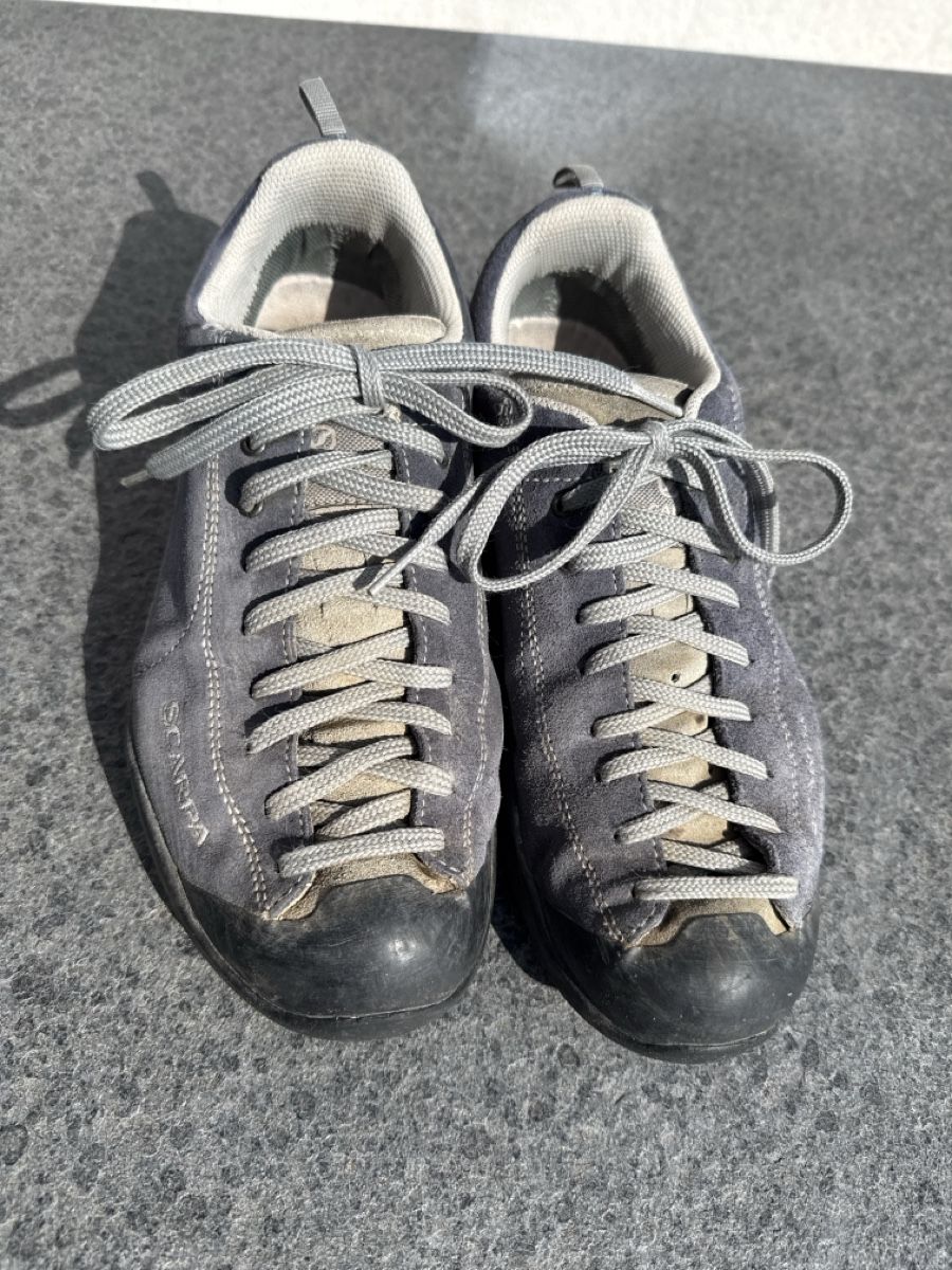 Scarpa Chaussures hommes: Wanderschuh, Trekkingschuh Scarpa Mojito Goretex Grösse 40 – D'occasion à Gersau par KPHTH01