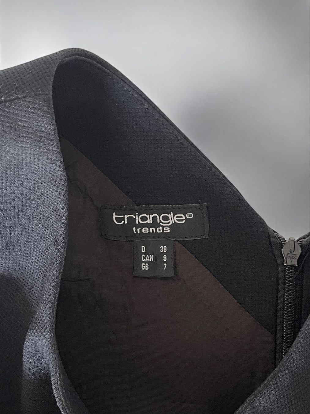 Top: Etui-Top Schwarz triangle trends Grösse 38 Damen Oberteil – Usato da Zürich venduto da StudioZH 5