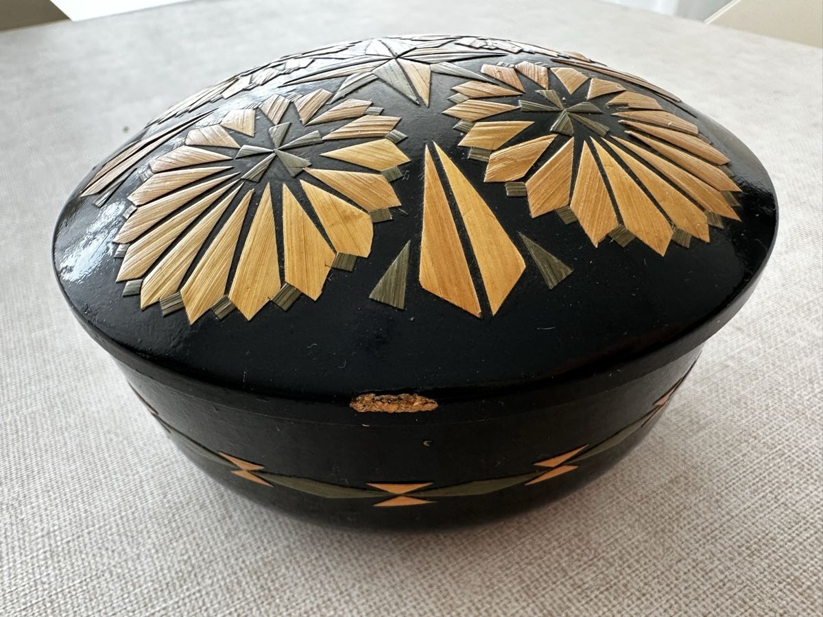 Toutes les décorations: Vintage Schmuckdose / Schatulle mit Strohmarketerie – D'occasion à Honau par salverella 3