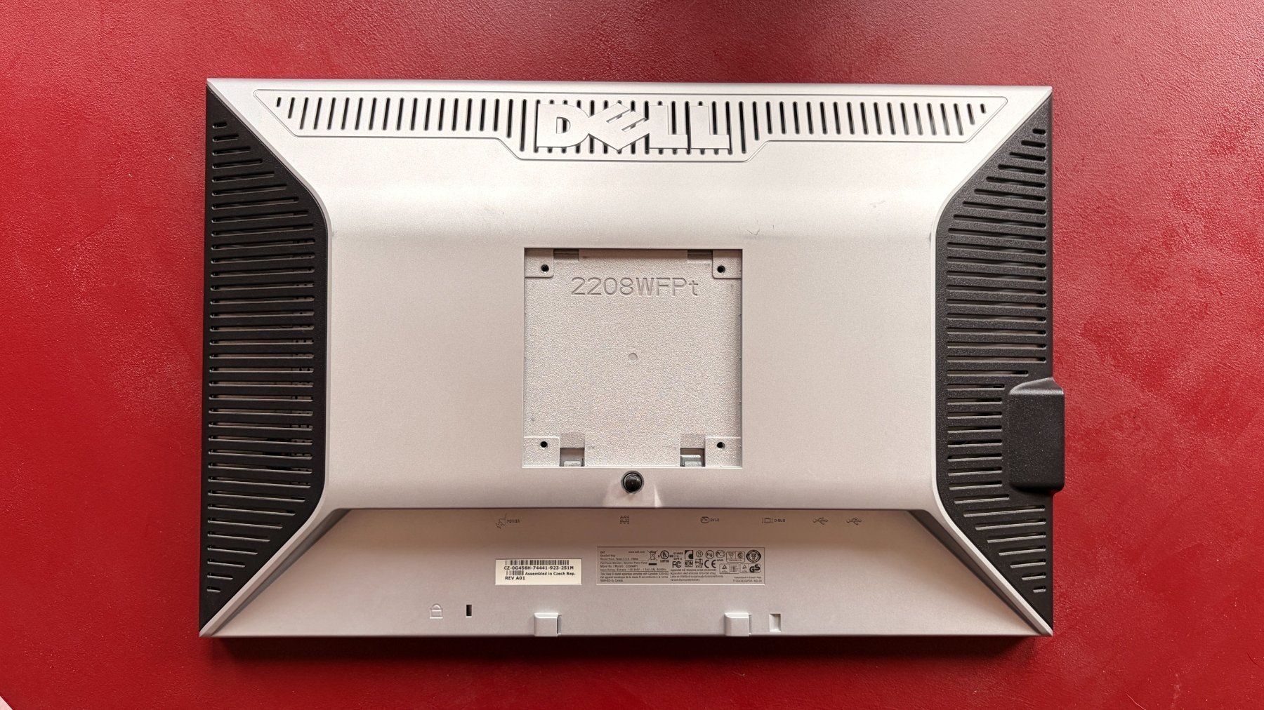Dell Monitor: Dell UltraSharp 2208WFPt 22" Monitor – Usato da Basel venduto da pol_9m9g 2