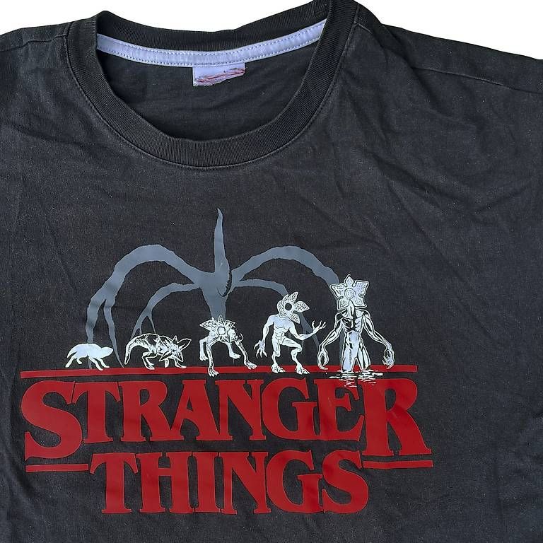 Champion T-Shirts: Black Champion Stranger Things T-Shirt – Gebraucht aus Zürich von deflipper 1