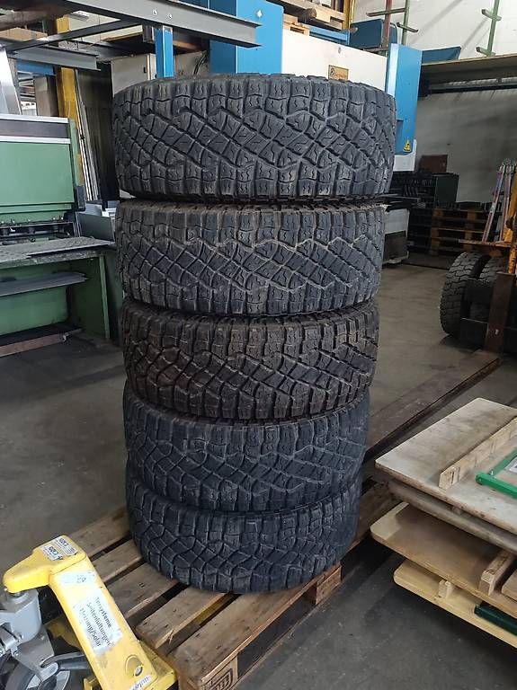 Sonstiges Schreiben & Zeichnen: Dodge Ram Reifen 325/65R18Zoll – Gebraucht aus Arnegg von Funny05