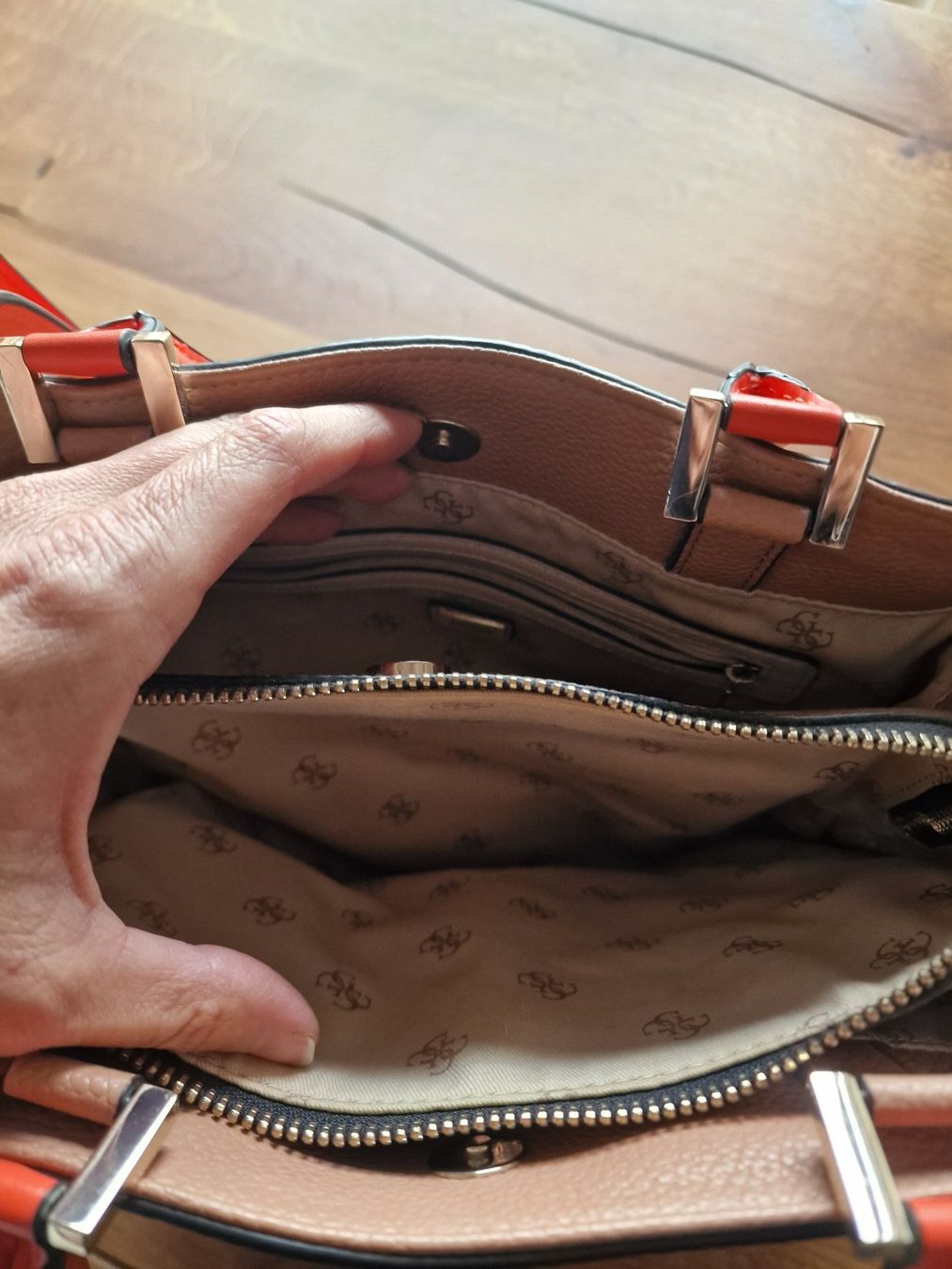 Guess Borse da donna: Guess Tasche – Usato da Alpnach Dorf venduto da Schanein 3