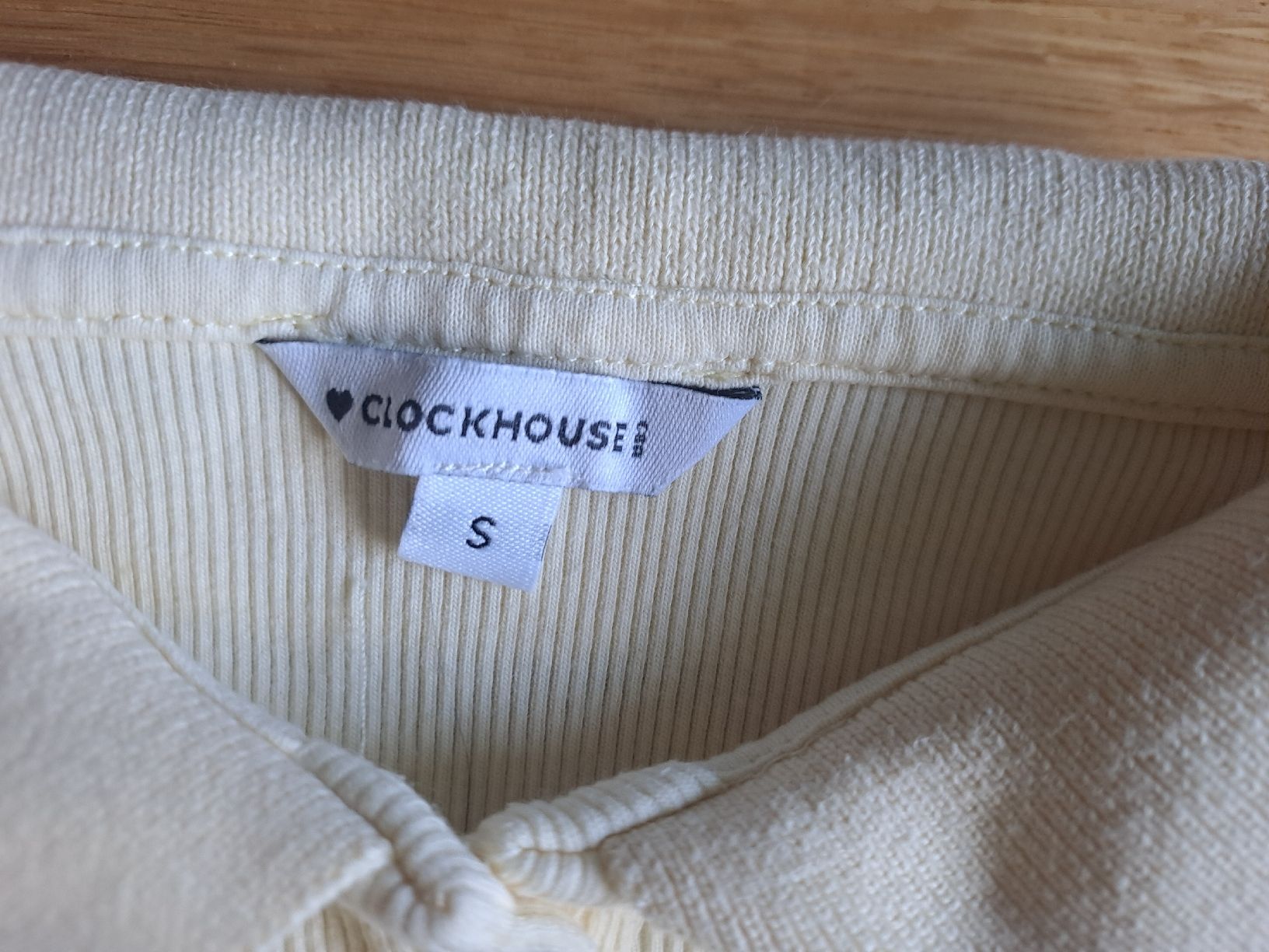 Camicette, T-shirt & Top: Hellgelbes Poloshirt für Mädchen – Usato da Wabern venduto da jeroalila 3