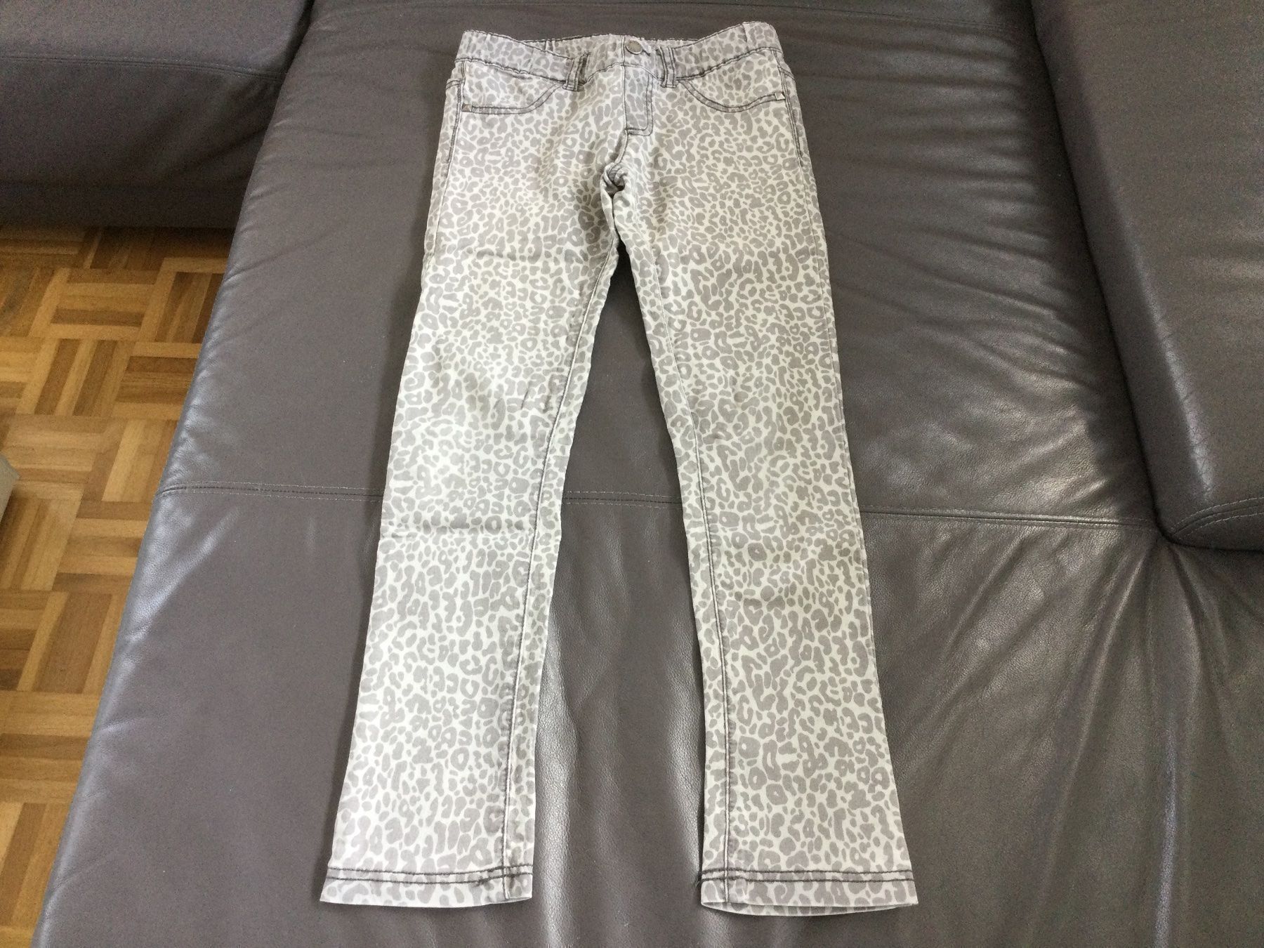 Benetton Pantaloni: Sommerhose Leopardmuster – Usato da Horw venduto da Benny017