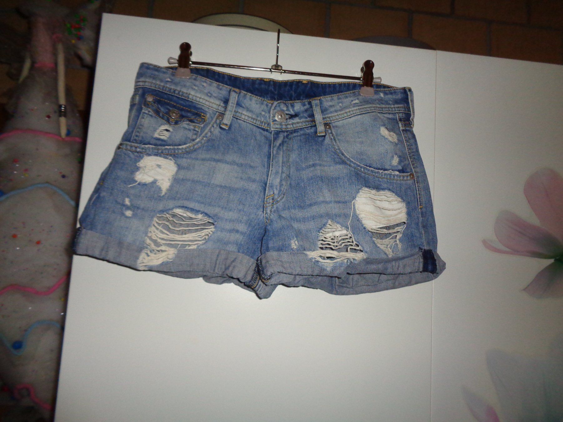 H&M Pantaloni: *** Denim Shorts *** / von H&M / Risse ab 1.00 – Usato da Othmarsingen venduto da Leuchtturmlady
