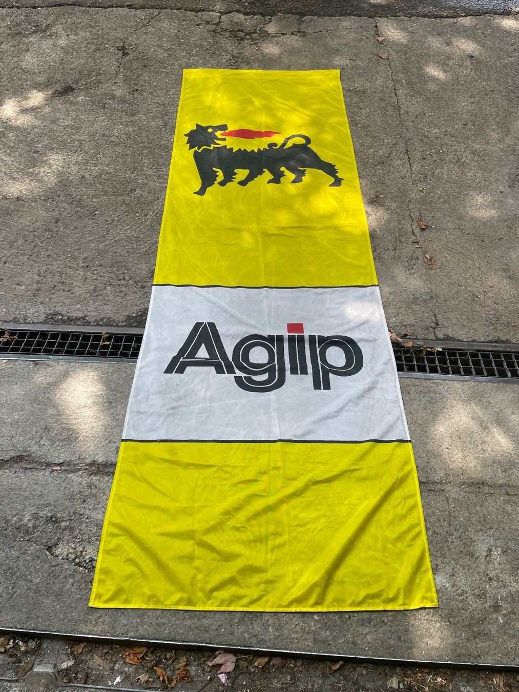 Agip Bandiere: Vintage Fahne aus Autogarage – Usato da Schlieren venduto da walterstahl