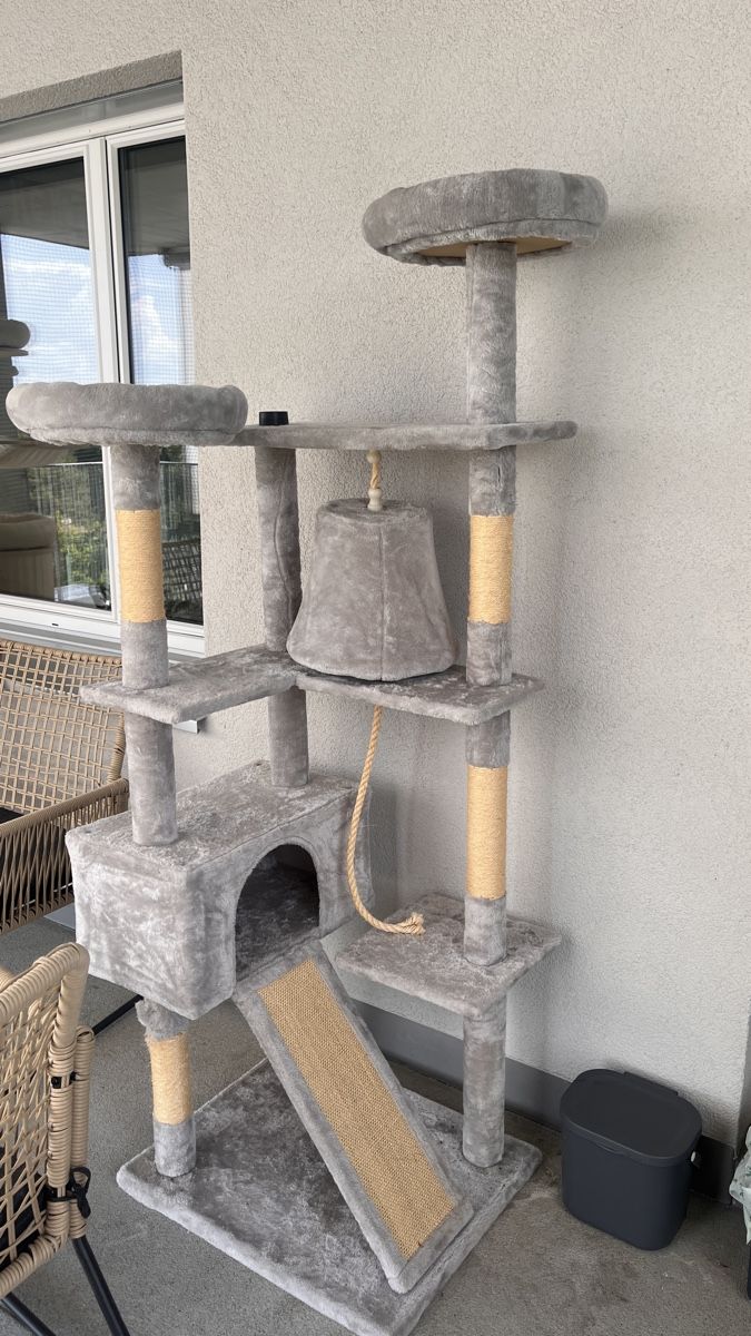 Tiragraffi: Kratzbaum Katzen – Usato da Winterthur venduto da anastasia.zuber
