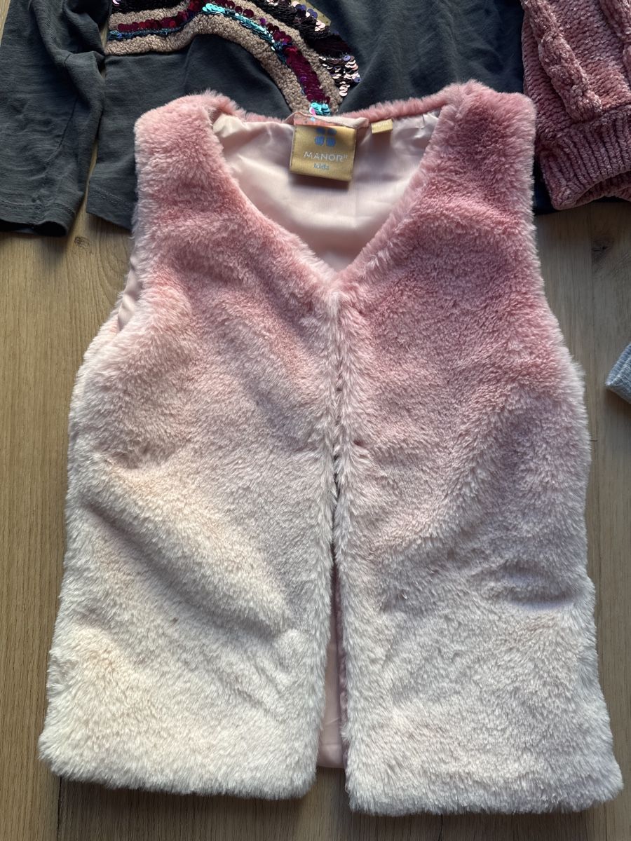 Kleiderpakete & -sets: Übergangs Set Mädchen, Gr. 110 Pulli, Gilet, Shirt, Söckli – Gebraucht aus Hettlingen von sch_gr5s 1