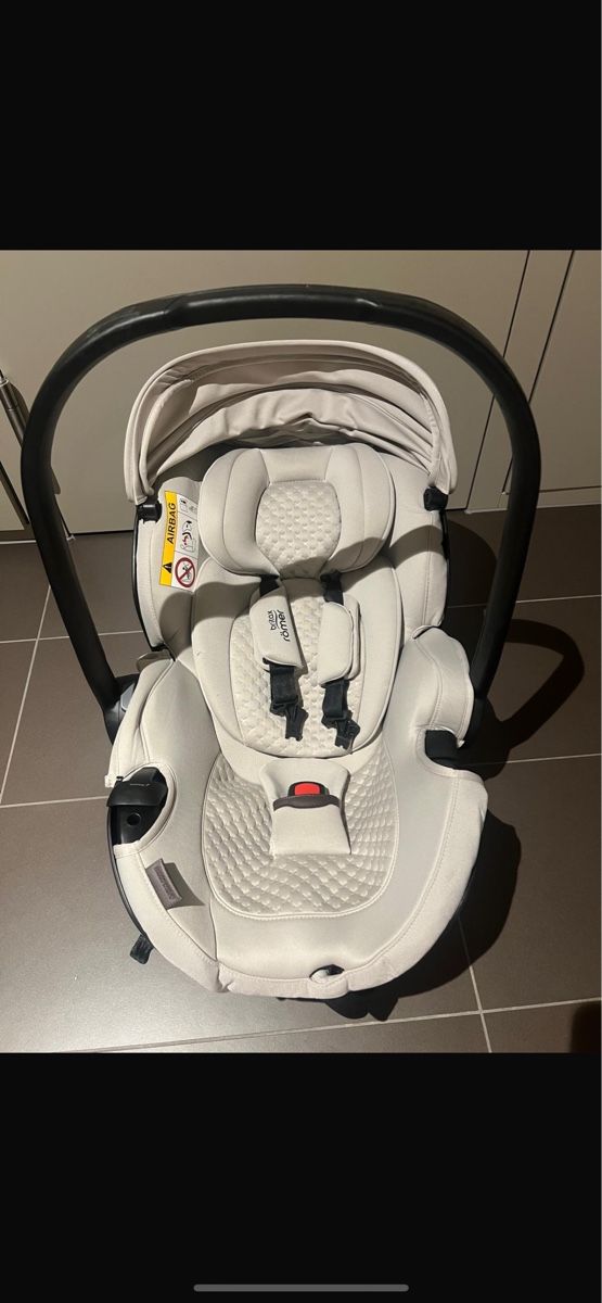Britax Römer Seggiolini per auto: Britax Römer Babyschale beige – Usato da Dietikon venduto da flu_y68z 1