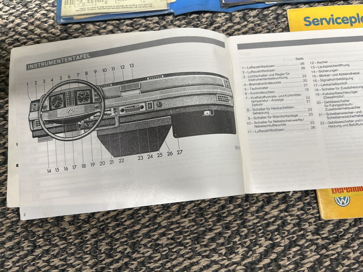 VW Documenti: VW Transporter Caravelle Bordmappe mit Serviceplan – Usato da Liedertswil venduto da Weigist 1