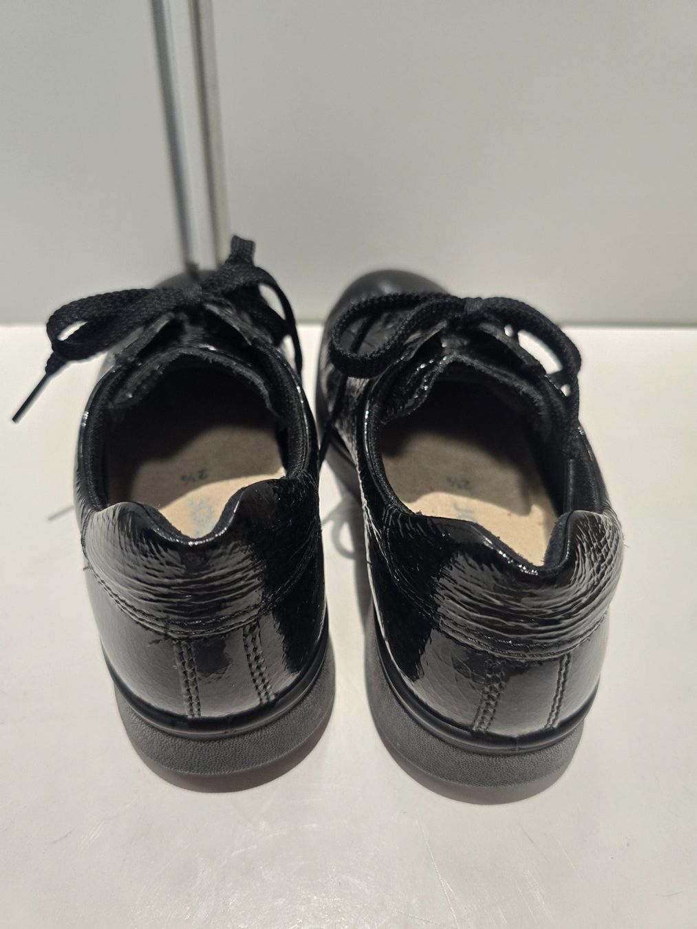Gabor Scarpe da donna: Gabor Damen Sneaker Schwarz Knautschlack Gr. 35 – Usato da Zofingen venduto da Loop_ReSale 1