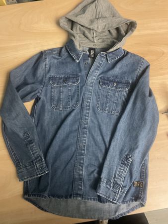 Neues H&M Jeanshemd mit abnehmbaren Kapuze, Gr. 140