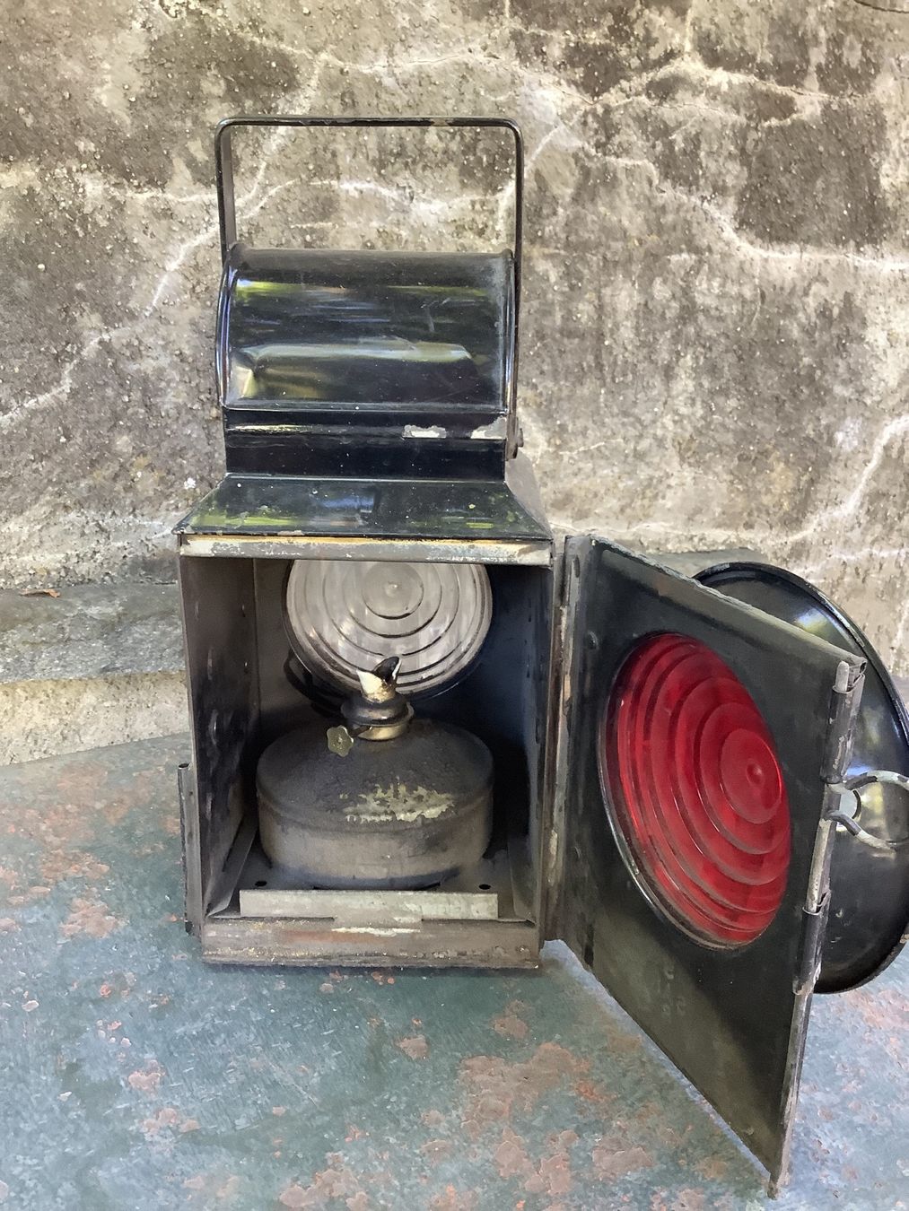 SBB/CFF/FFS Lampade: Alte Eisenbahnlaterne schwarz Metall – Usato da Flaach venduto da Monisoldshop 1