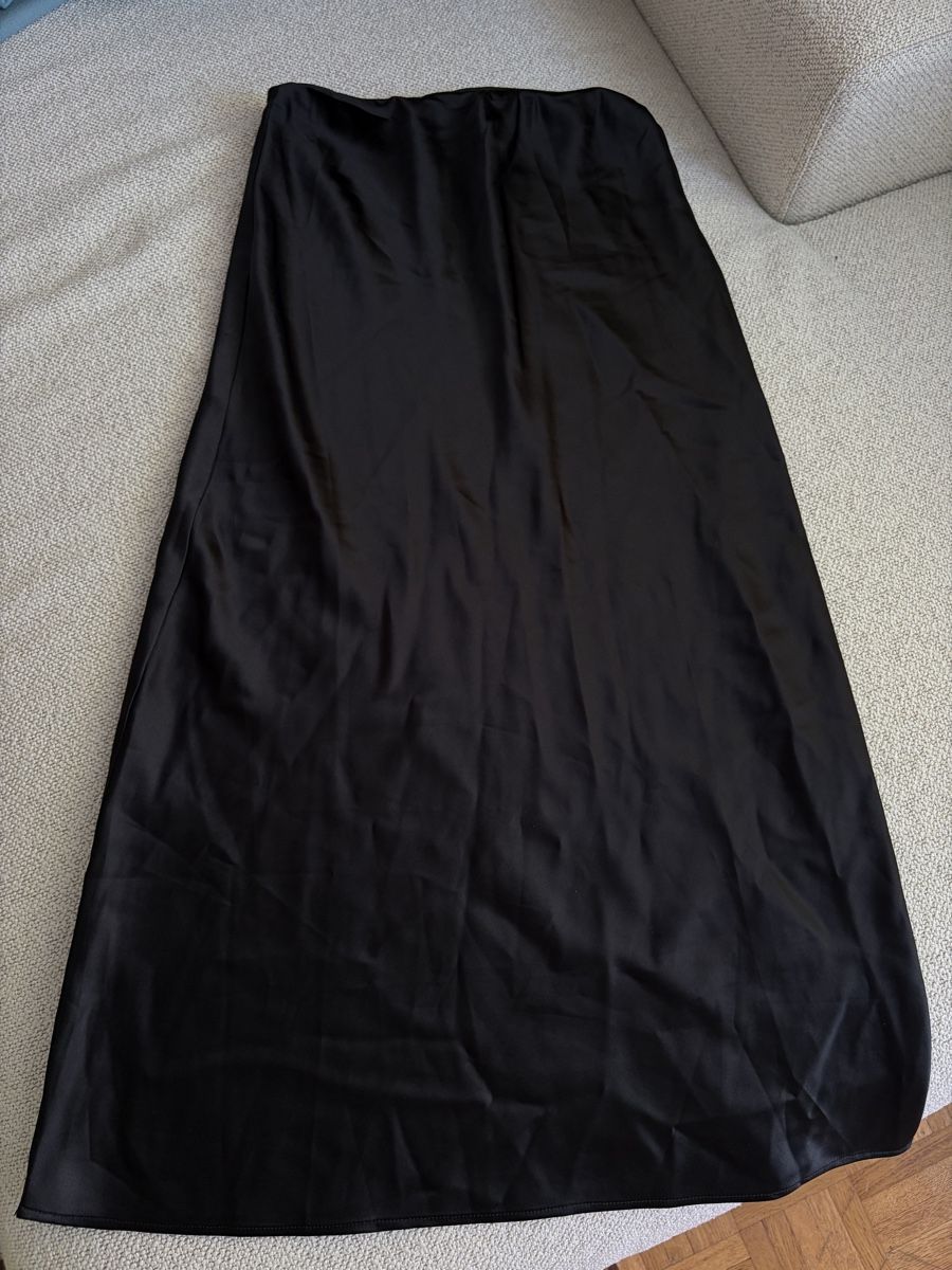 Mango Gonne: BLACK MANGO SATIN MIDI SKIRT – Usato da Zürich venduto da dor_9l9g