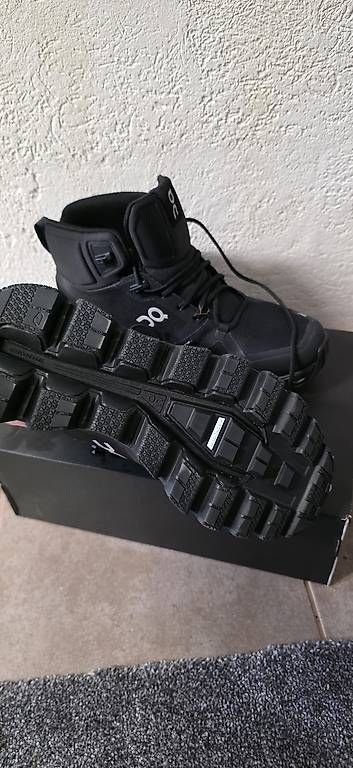 Chaussures femmes: On Cloudrock 40.5 ungetragen  – D'occasion à Obergerlafingen par Nismo08 2