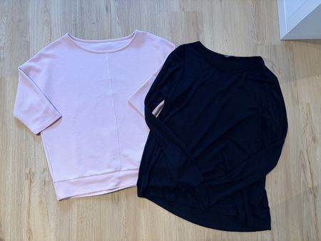 Zwei Damen Pullover in Rosa und Schwarz Grösse 40