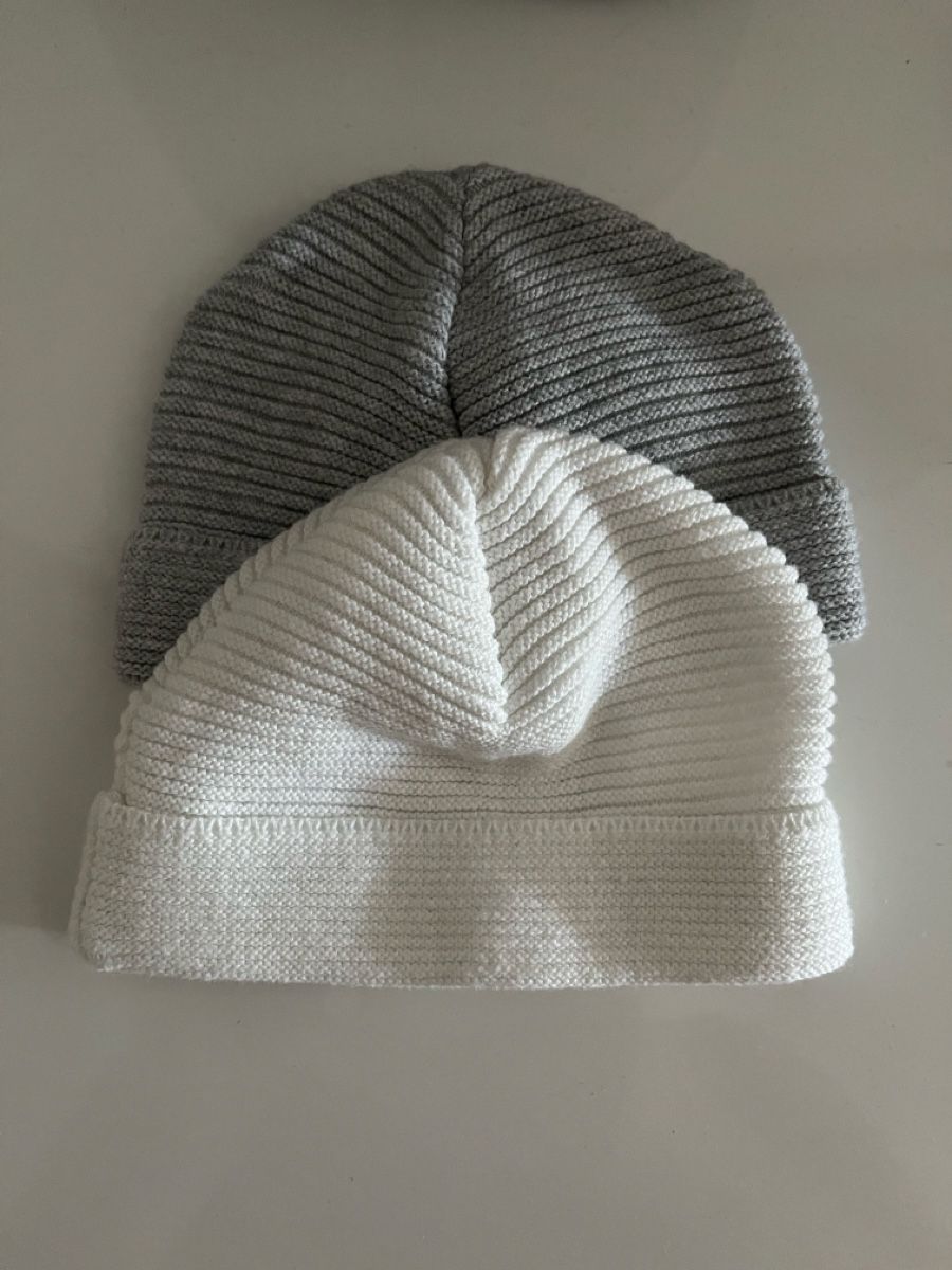Lotti & Set di vestiti: Newborn Mützen Set Grau & Weiss, Neu – Nuovo (secondo la descrizione) da Hettlingen venduto da NorausWinti