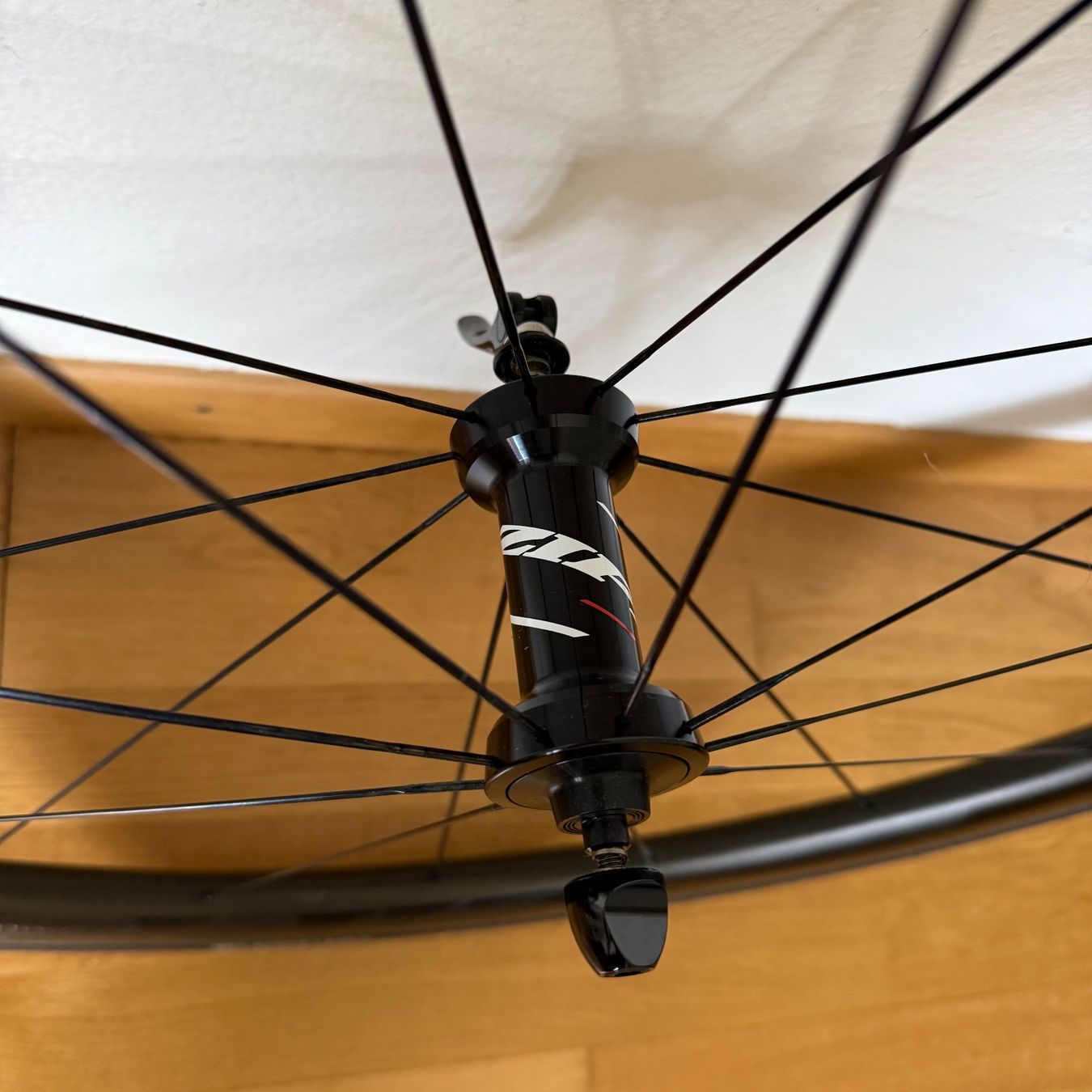 Zipp Pezzi di ricambio: Zipp 303 Firecrest Laufradsatz – Usato da Effretikon venduto da tim0thy 4