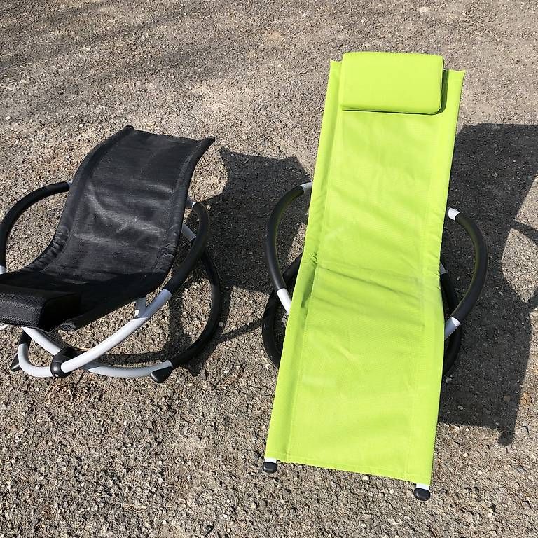 Chaises longues: Kinder Schaukel Liegestühle 2 Stk – D'occasion à Vallamand par Petschli01