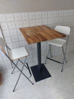 Stehtisch mit massiver Holzplatte, inkl. 2 Barhocker