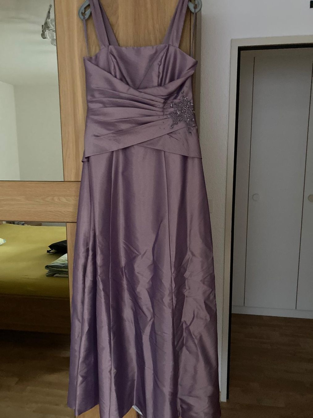 Vestiti: Wunderschönes Abendkleid Gr. 40/42 – Usato da Staad SG venduto da Reenalina