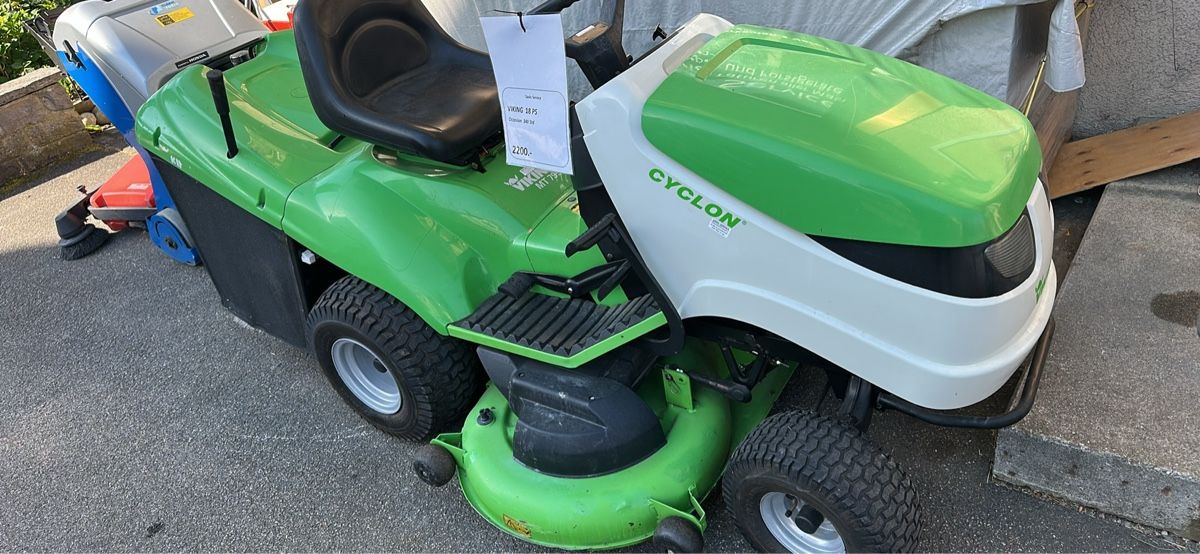 Viking Rasenmäher: Rasentraktor Viking 18 PS – Gebraucht aus Grossdietwil von kawasaki-kfx