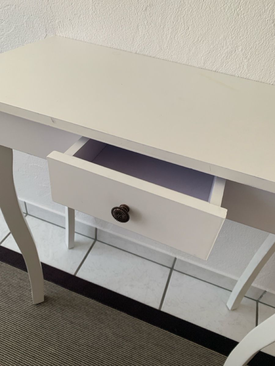 Tables: Kleiner Tisch mit Schublade – D'occasion à Hochdorf par Blume007 5