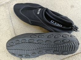 Wasserschuhe schwarz