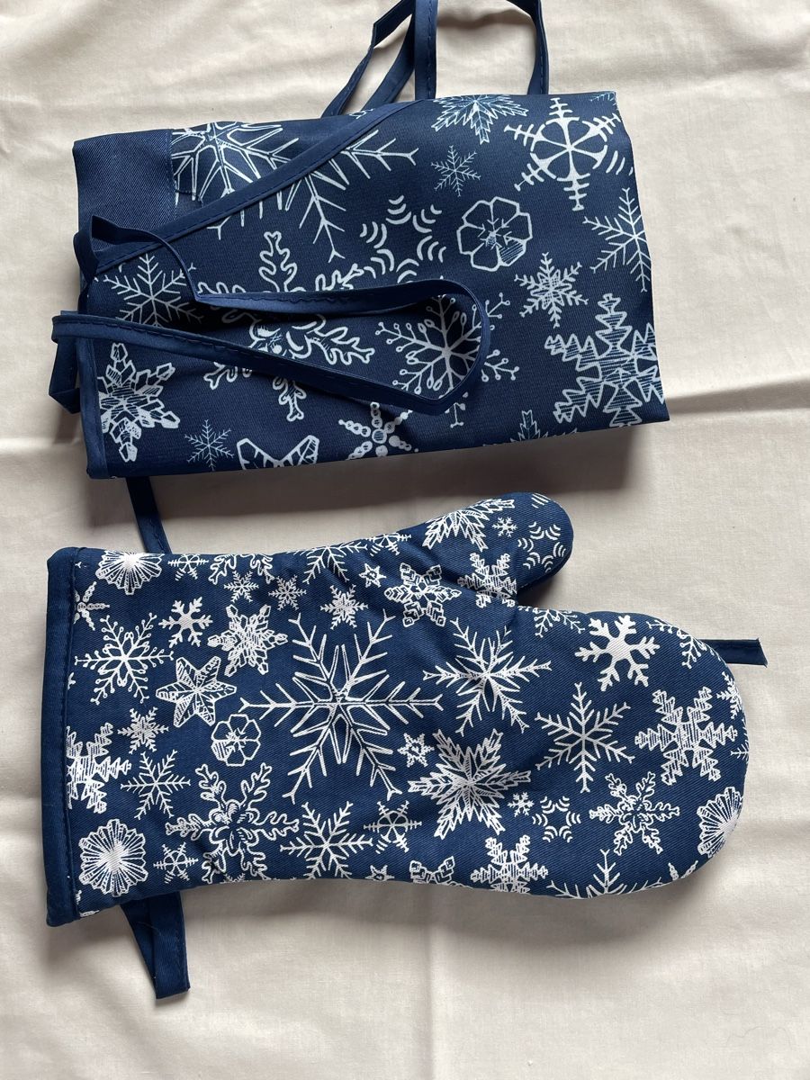 Biancheria da letto: Winter Baking Set Apron Oven Mitt Snowflake New – Nuovo e nell'imballaggio originale da Buttikon SZ venduto da trzurigo