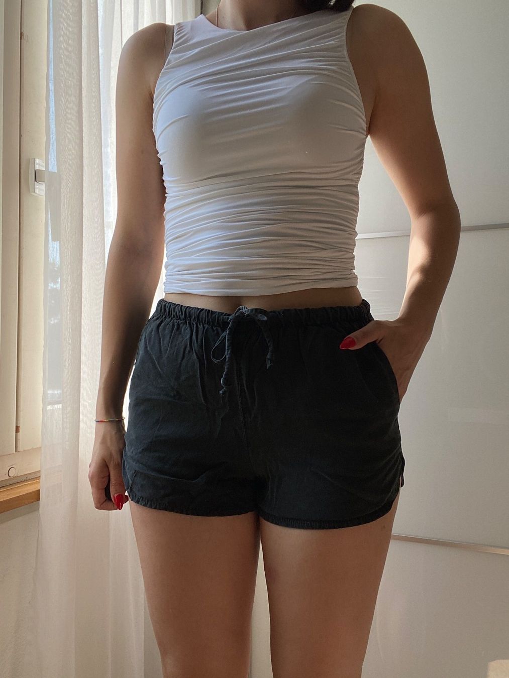 Brandy Melville Pantaloni: Schwarze Shorts von Brandy Melville, One Size – Usato da Zürich venduto da dedasiba