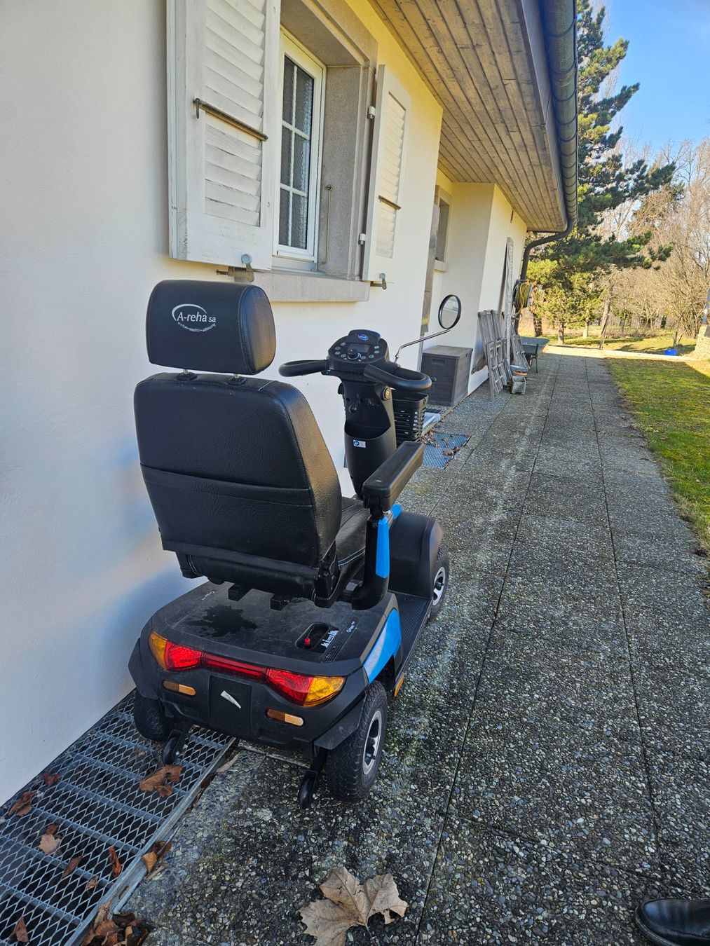 Elektromobile: Scooter électrique Invacare bleu noir – Gebraucht aus Chapelle (Glâne) von a.m.i 4