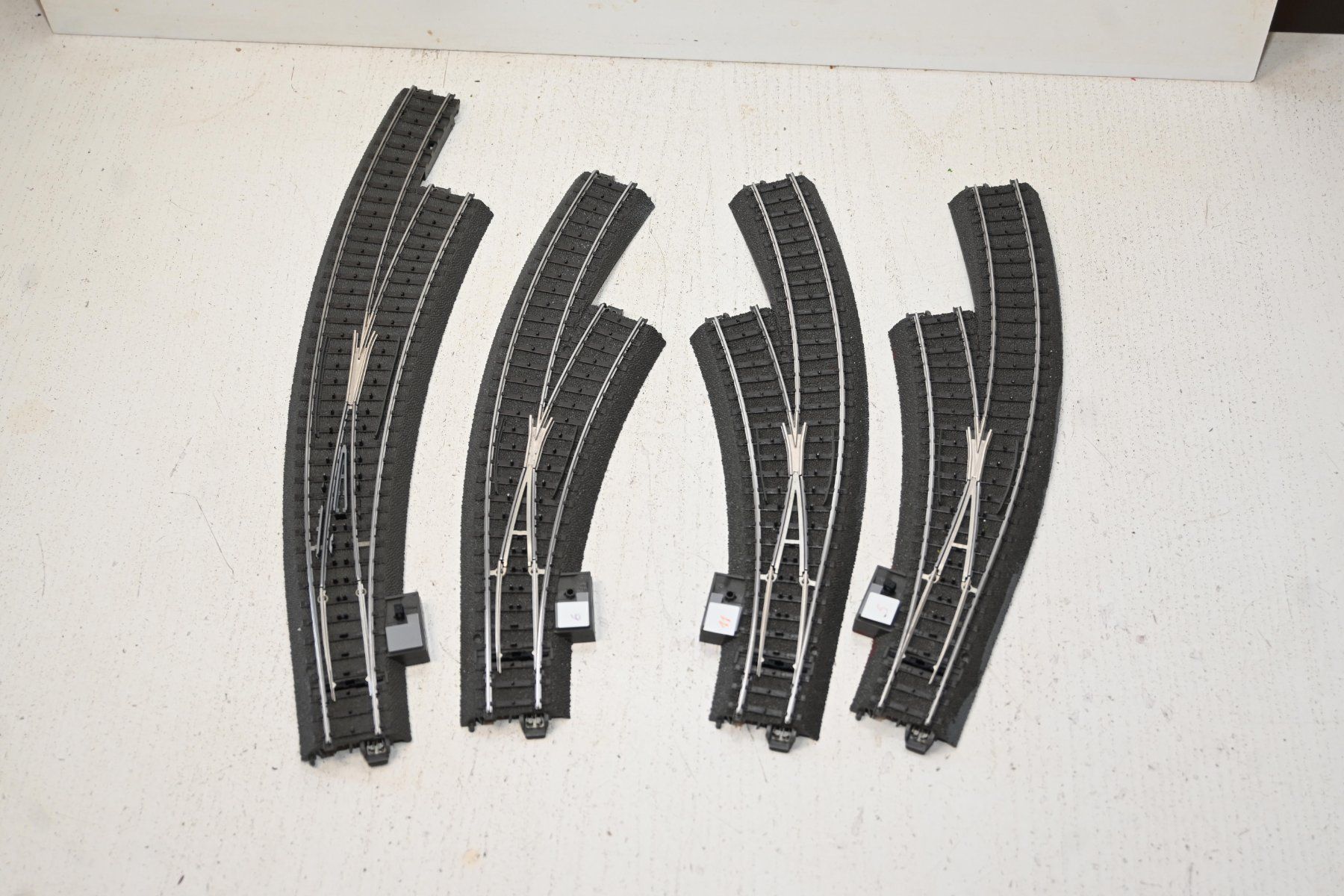 Märklin Modelleisenbahnen: Märklin C Weichen mit Antrieb + Decoder ohne OVP ,4 Stück – Gebraucht aus Laupen ZH von Zmoewe