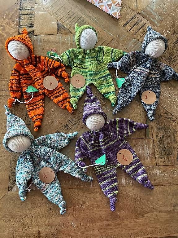 Spielzeuge: Schmusezwergli mit Geschenksäckli handgestrickt – Neu und originalverpackt aus Liestal von Strigg-Grossmami
