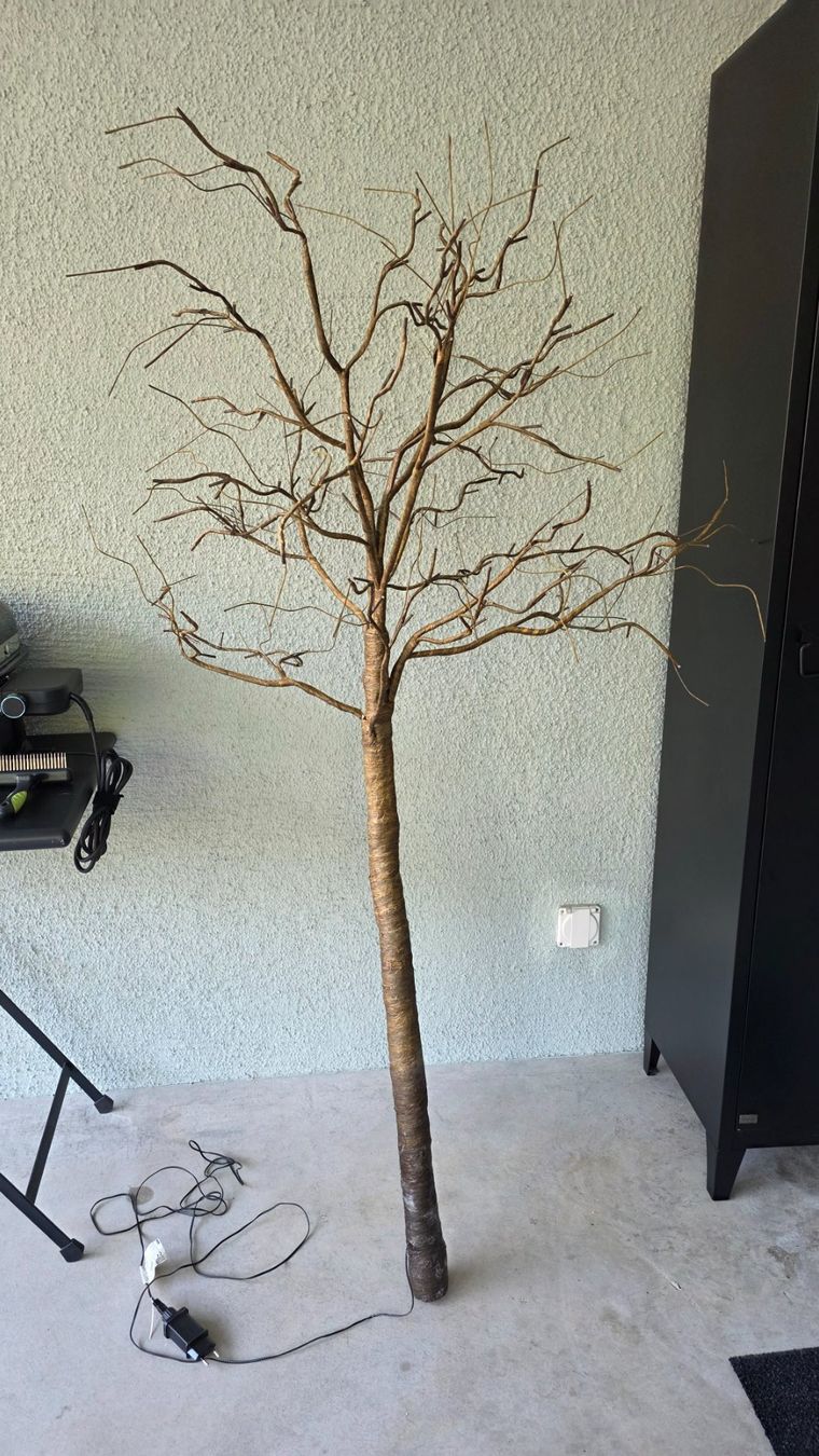 Tutte le decorazioni: Deko Baum mit Lichterkette Braun 150cm – Usato da Näfels venduto da jayjay1968 2
