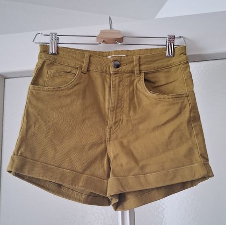 Short court vert olive en jean H&M