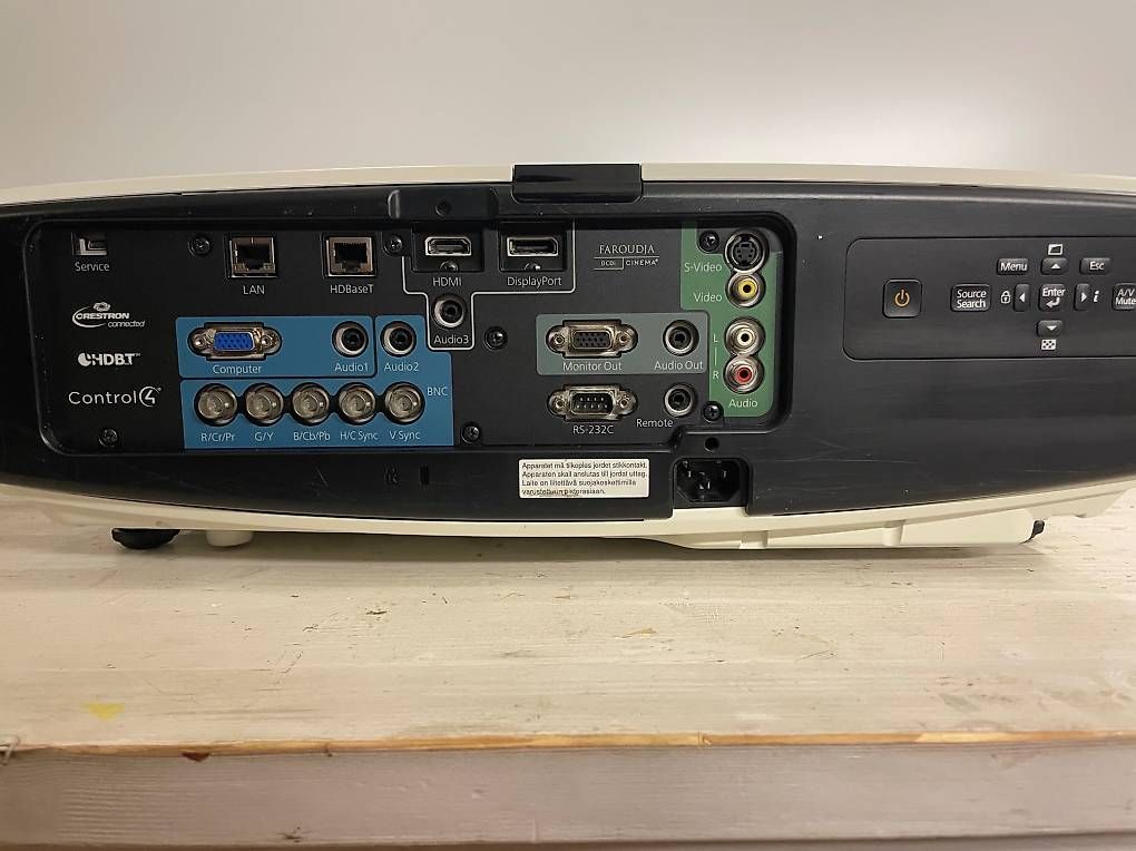Epson Vidéoprojecteurs: Epson EB-G6570WU Profi-Beamer 370.- – D'occasion à Allschwil par joe_gql9 4